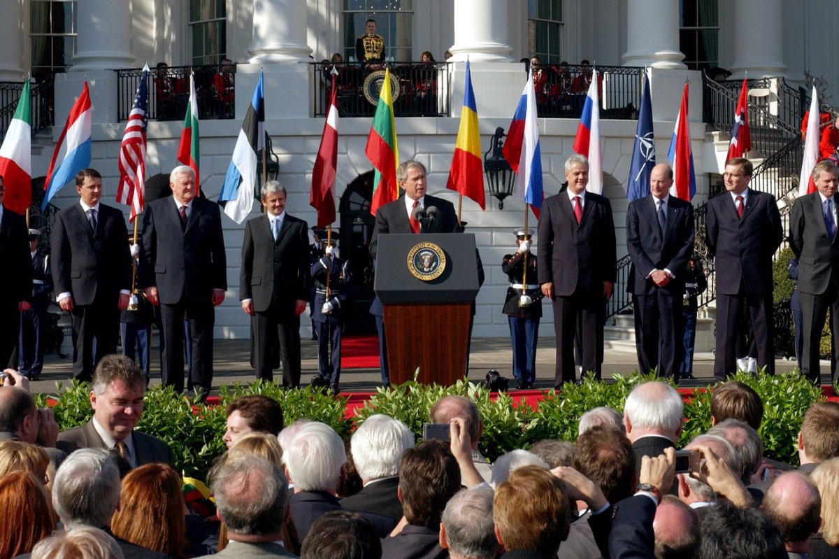 Bu Gün, 29 Mart: 7 Avrupa Ülkesi NATO’ya Katılıyor!