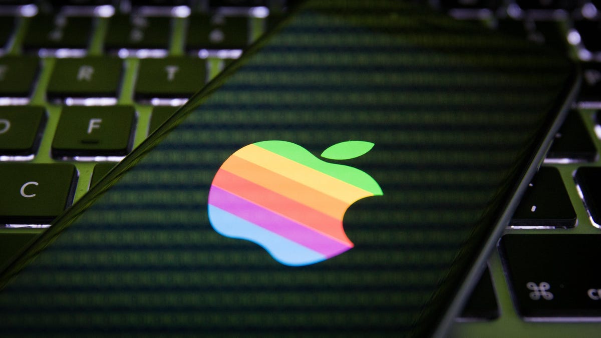 Apple, iPhone kullanıcılarını ‘sözleşmeli casus yazılım saldırısı’ konusunda uyarıyor