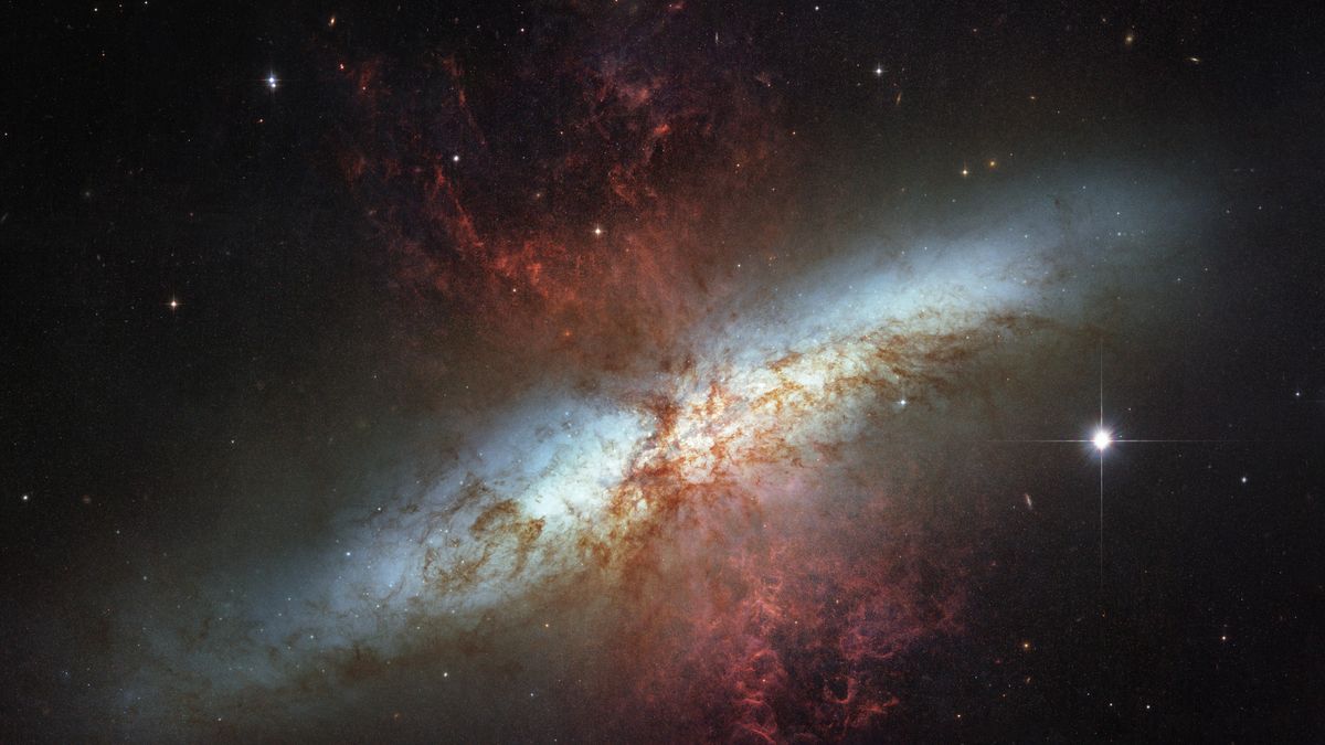‘Cigar Galaksi’sında Patlama: Samanyolu Dışında Hiç Görülmeyen Nadir Bir Yıldız Türü Keşfedildi’