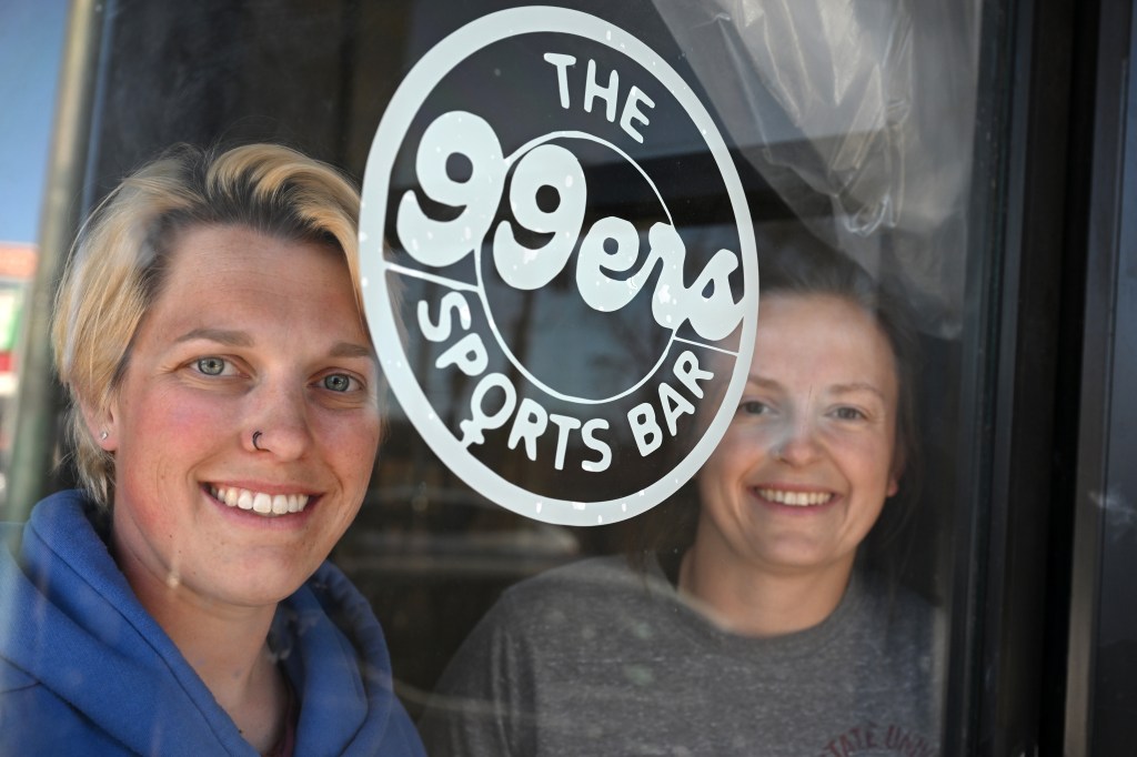 Denver’e Geliyor: Kadınların Spor Barı The 99ers!
