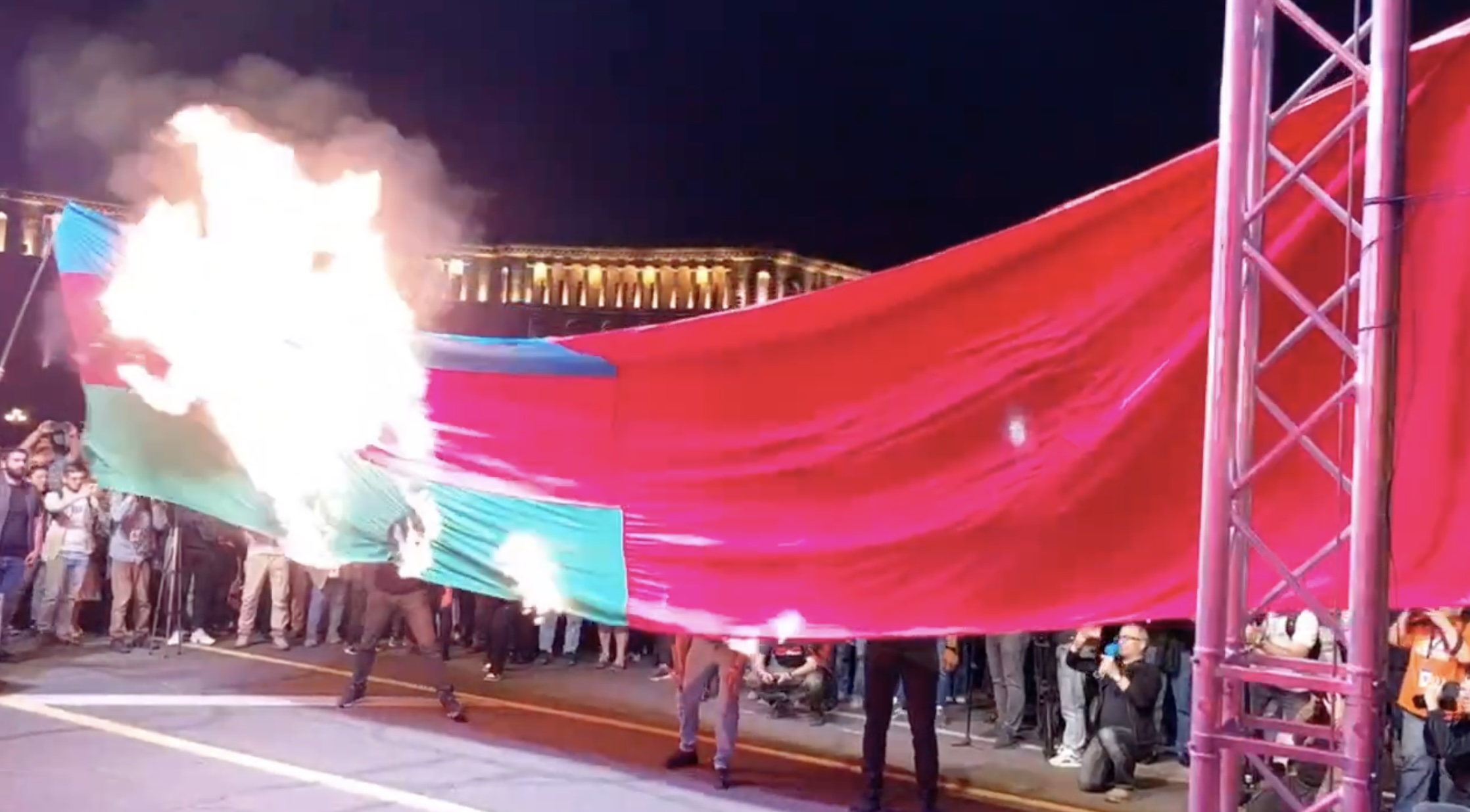 Erivan’da Azerbaycan ve Türkiye bayrakları yakıldı – Aze.Media