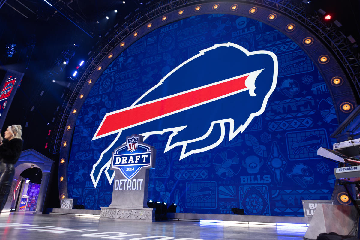 NFL Draft 2024 Day 2 live updates: Second and third round picks, trades, grades and news from Detroit