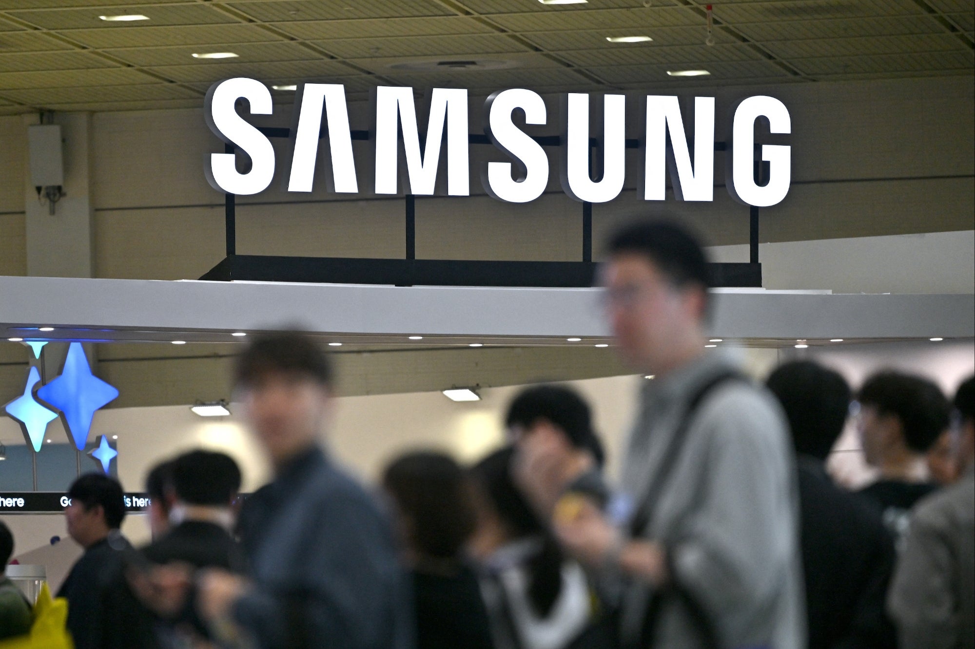 Samsung: Yöneticiler İçin 6 Gün Çalışma Haftası, Şirket Acil Modda