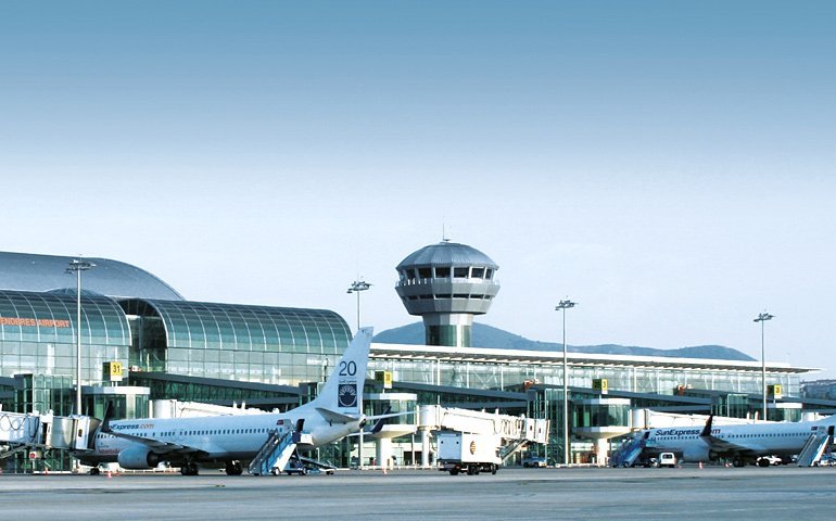 Türkiye’nin İzmir’deki Adnan Menderes Havalimanı önemli yolcu dönüm noktası yakalıyor