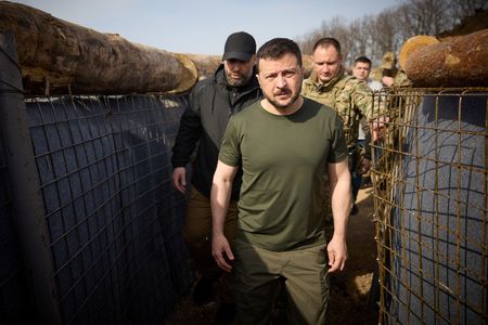 Ukrayna’nın Zelenskiy, NATO Genel Sekreteri ziyareti sırasında daha hızlı silah tedariki çağrısı yapıyor