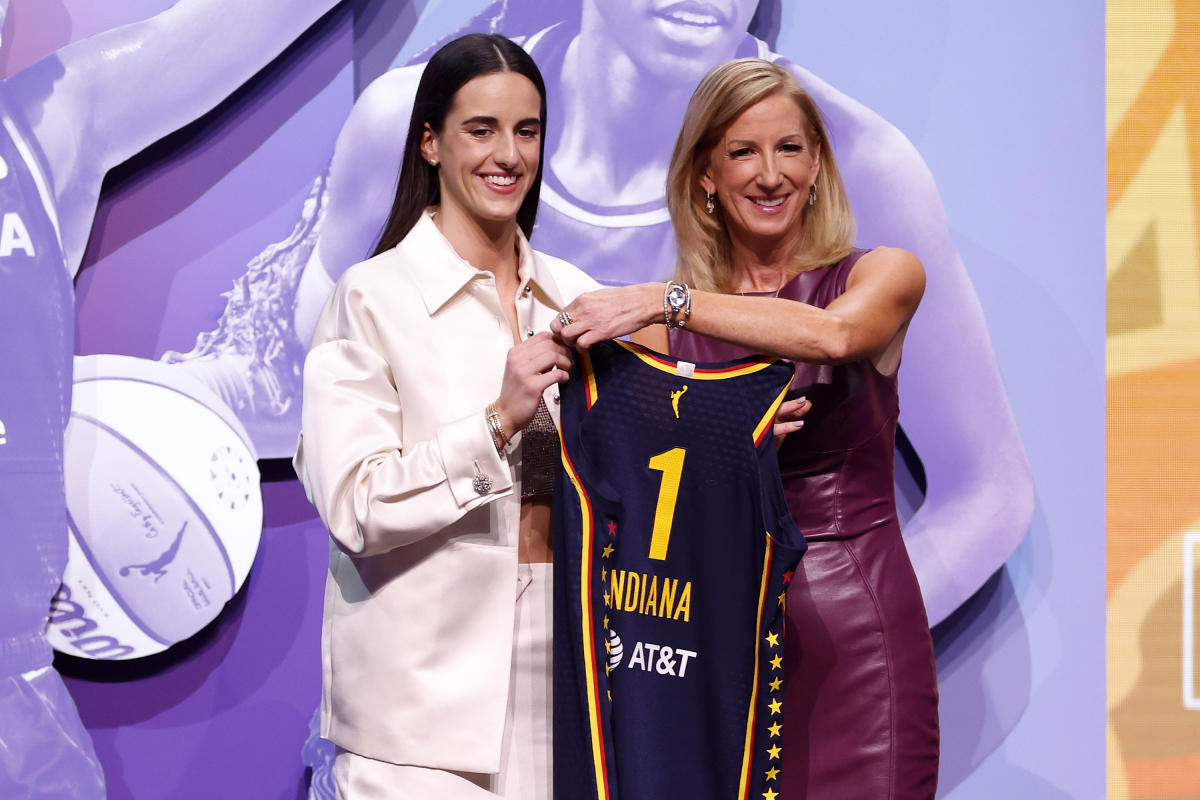 WNBA Draft: Indiana Fever tarafından bir numara seçilen Iowa yıldızı Caitlin Clark